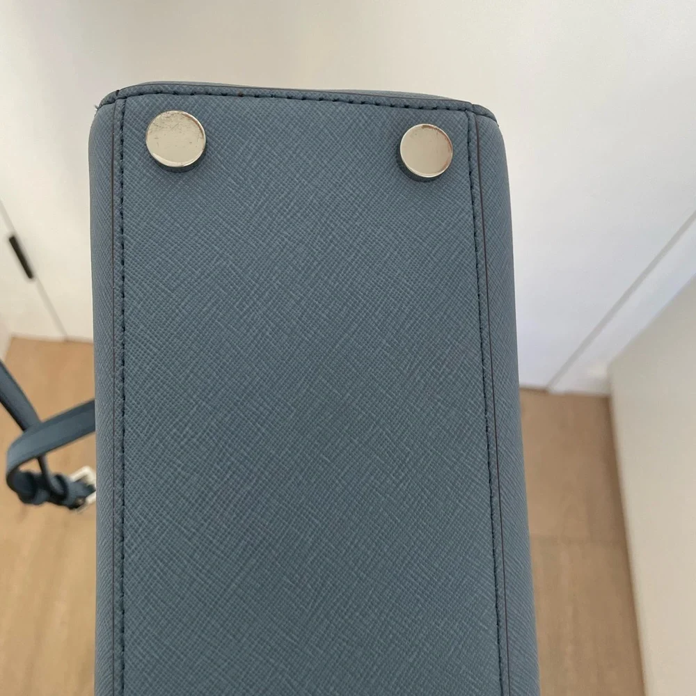 Michael Kors Medium Blue Bag - Picture 4 of 5